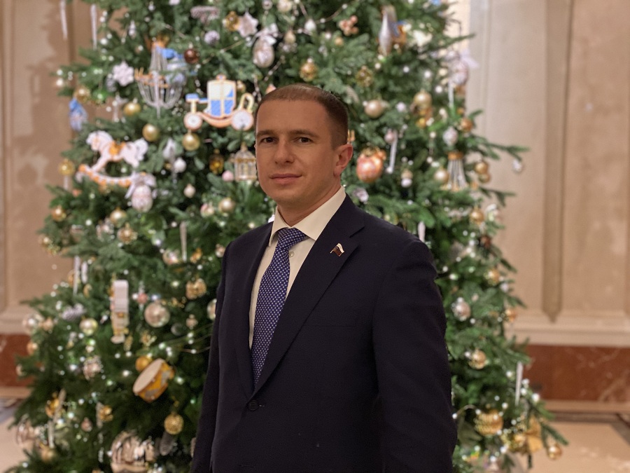 Депутат Госдумы Михаил Романов поздравил петербуржцев с наступившим Новым годом