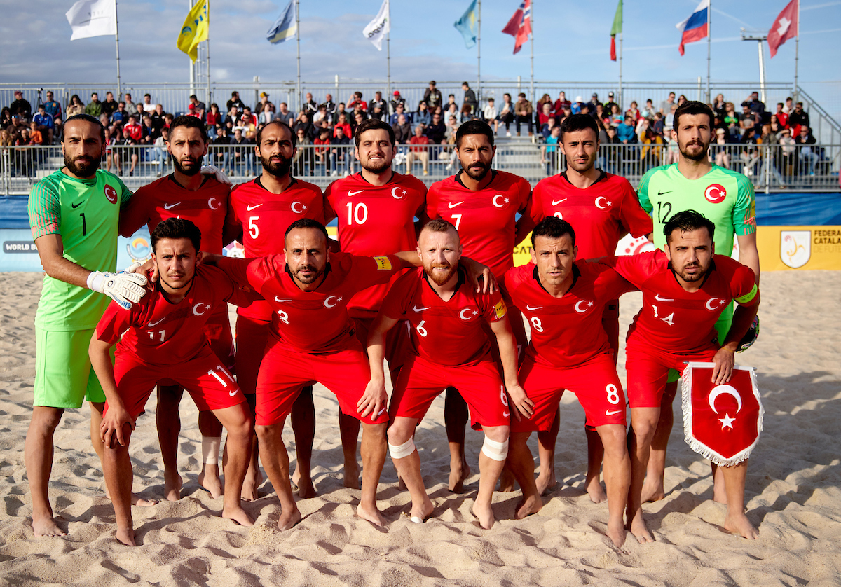 Команда сид. Пляжный футбол команды. Футбольные команды Турции. Форма турецких футбольных команд. Турецкая футбольная команда.