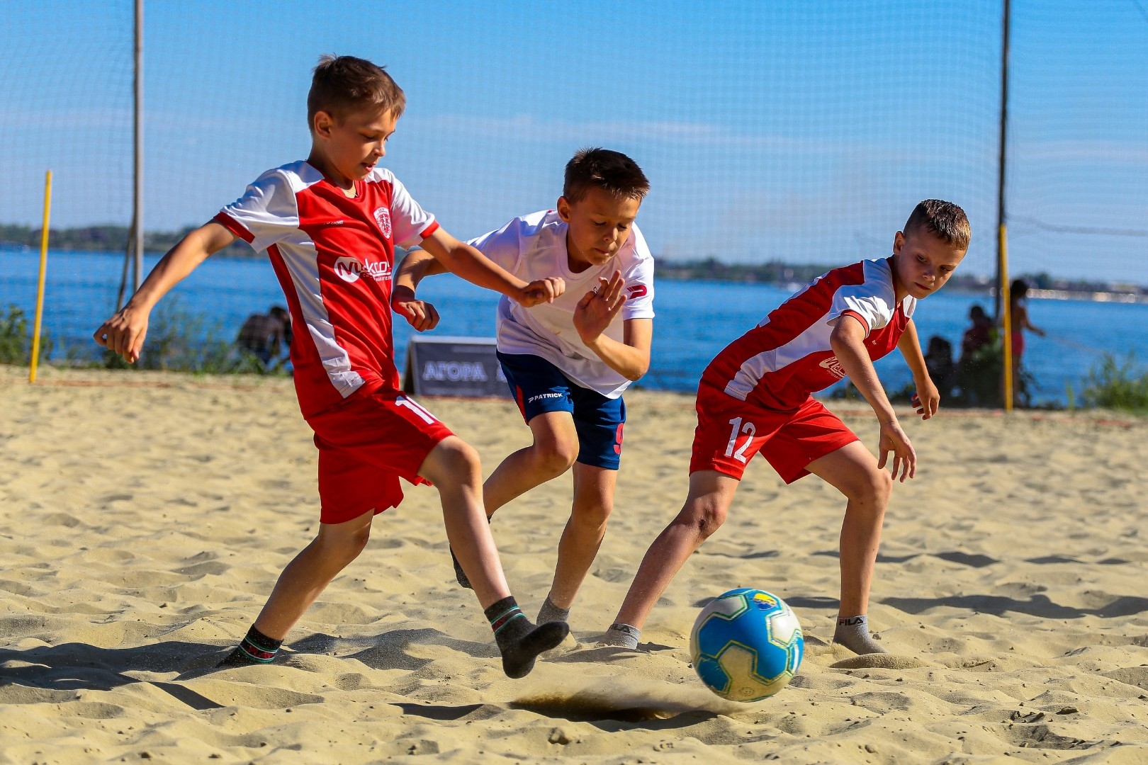 Kids cup. Пляжный футбол дети. Пляжный футбол Анапа. Летний футбольный лагерь Градиленко. Градиленко пляжный футбол 2020.