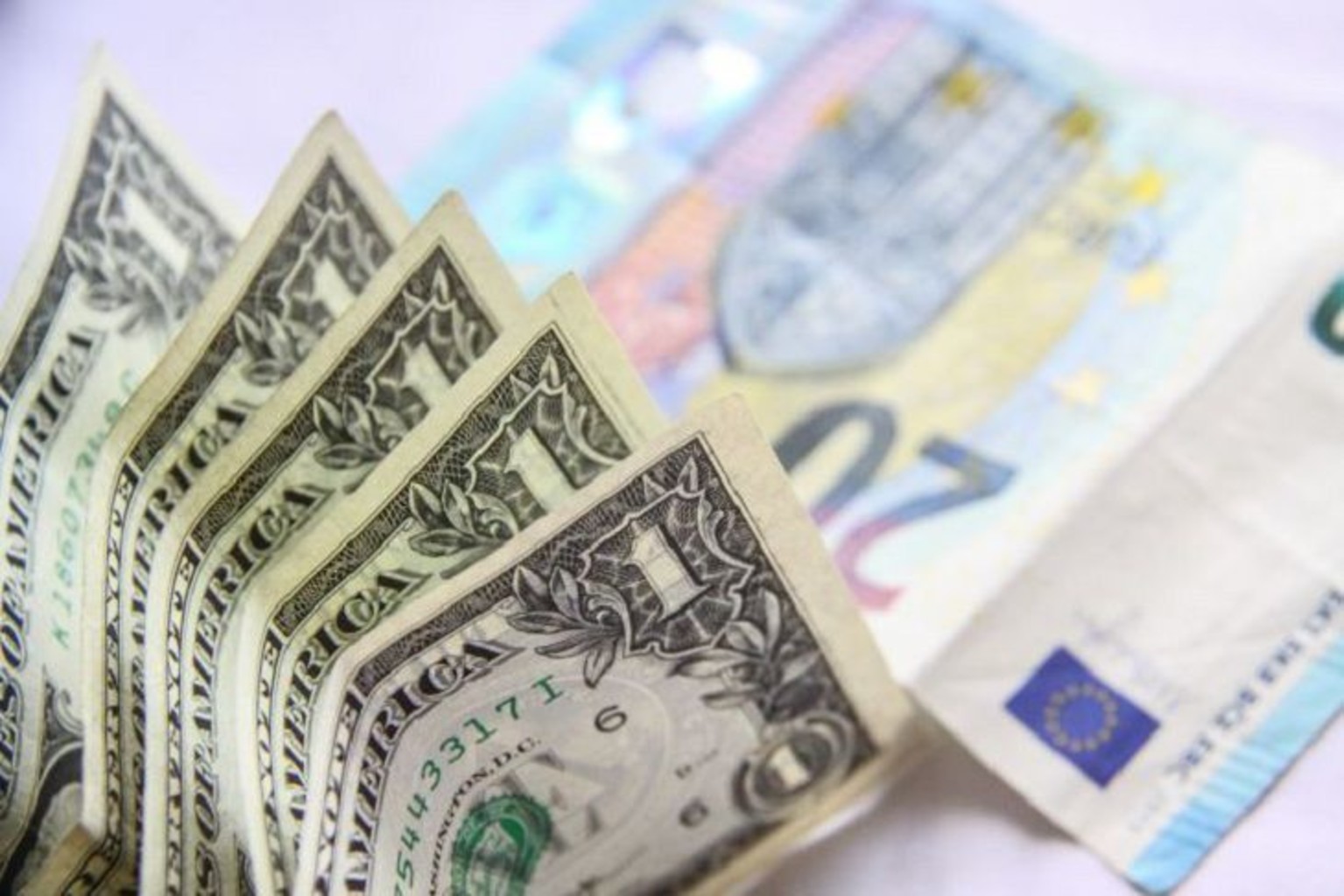 Евро в доллары в беларуси. Деньги это в экономике. Белорусские деньги. Деньги Белоруссии сейчас. Доллары в рубли.