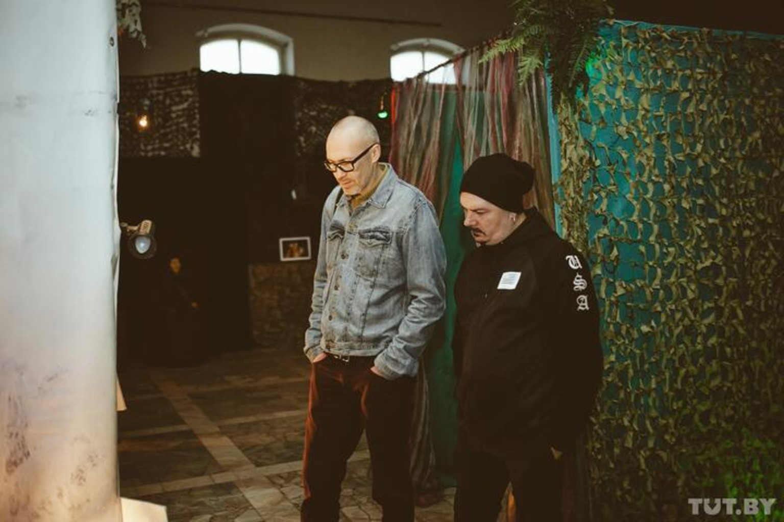 Павел Булатников и Евгений Калмыков перед презентацией сингла группы Trubetskoy в Минске, 22 декабря 2015 года. Фото: TUT.BY