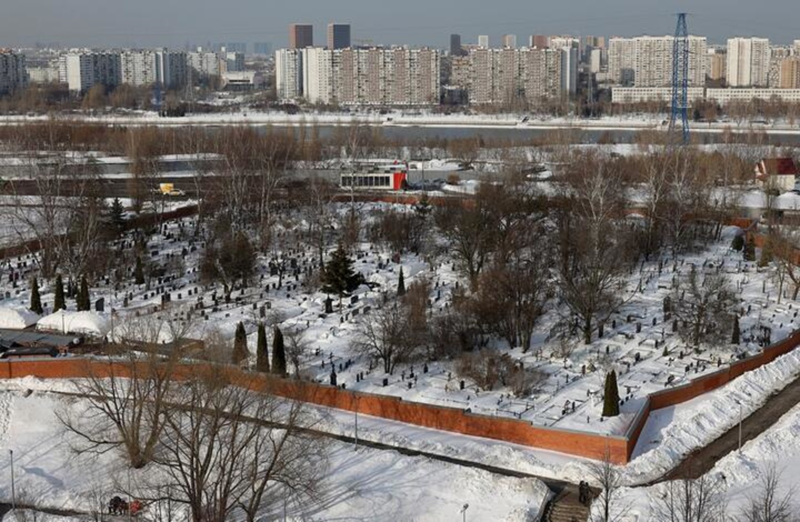 Вид на Борисовское кладбище. 1 марта 2024 года. Фото: Reuters