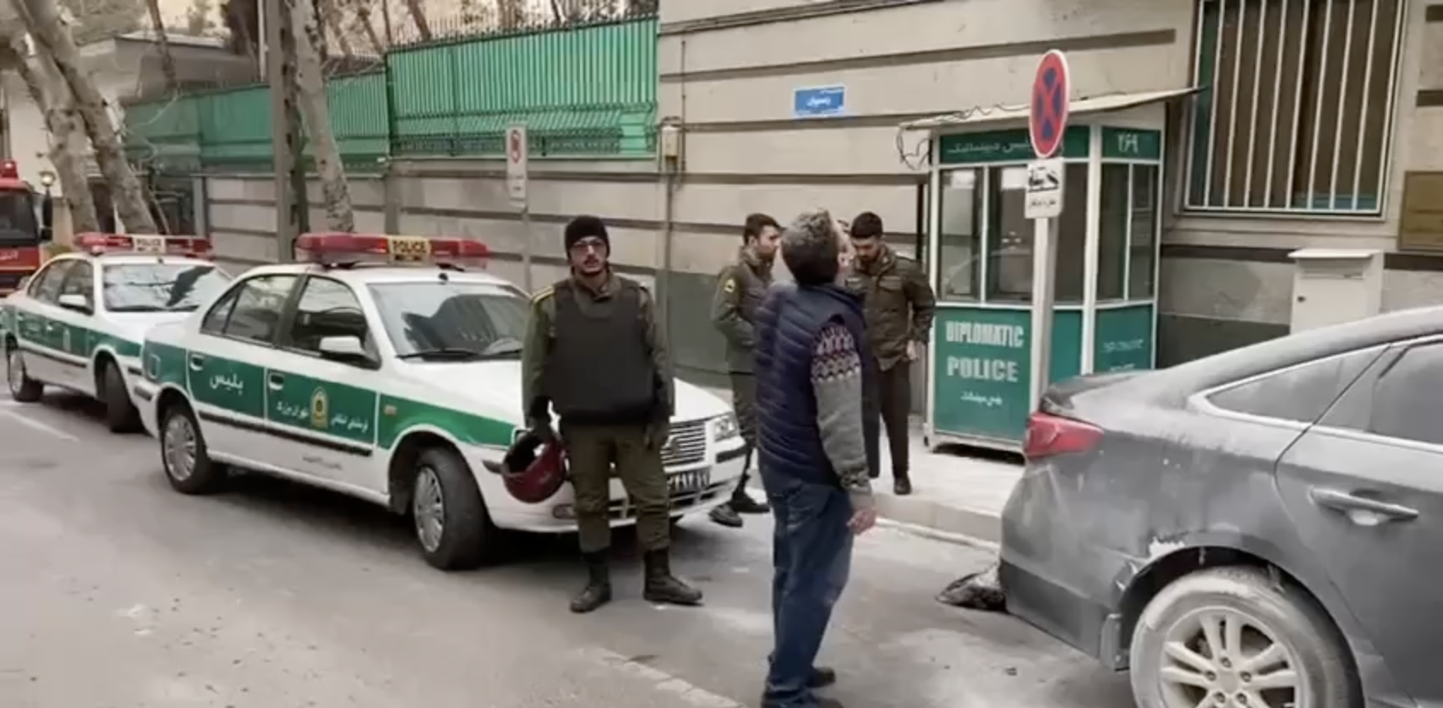 Нападение на посольство. Вооруженное нападение. Посольство Ирана в Тегеране.