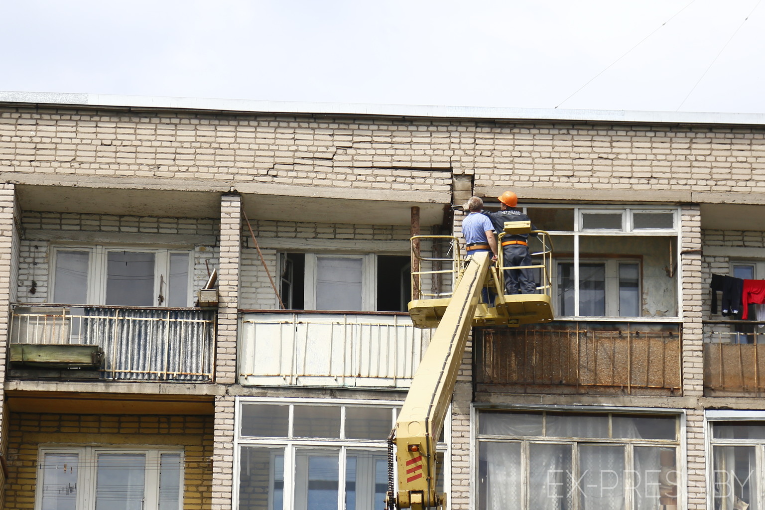 Крепление балконной плиты в кирпичном доме