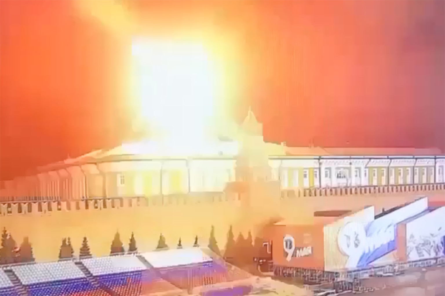 Ataka drona na kreml. rossiya moskva 3 maya 2023 goda. foto skrinshot video