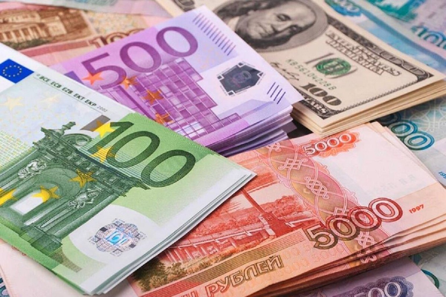 Иностранной валюты в качестве валюты. Доллар и евро. Доллар евро рубль. Деньги евро. Деньги евро доллары.