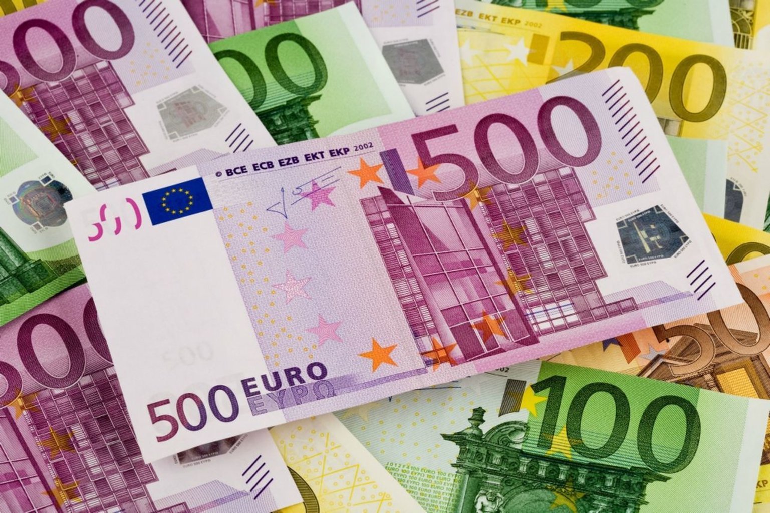 Большая купюра евро. Деньги евро. Банкноты евро. 500 Евро. Евро картинки.