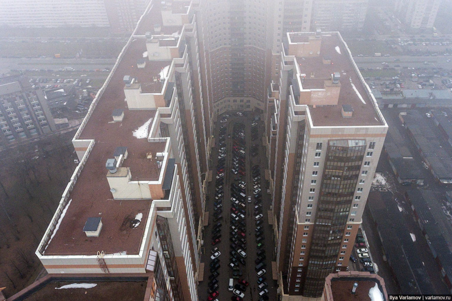 Жить на 23 этаже. Человейник в Москве Кудрово. Мурино человейники. Комплекс Lotus Riverside, Шанхай. Человейник в Питере Мурино.