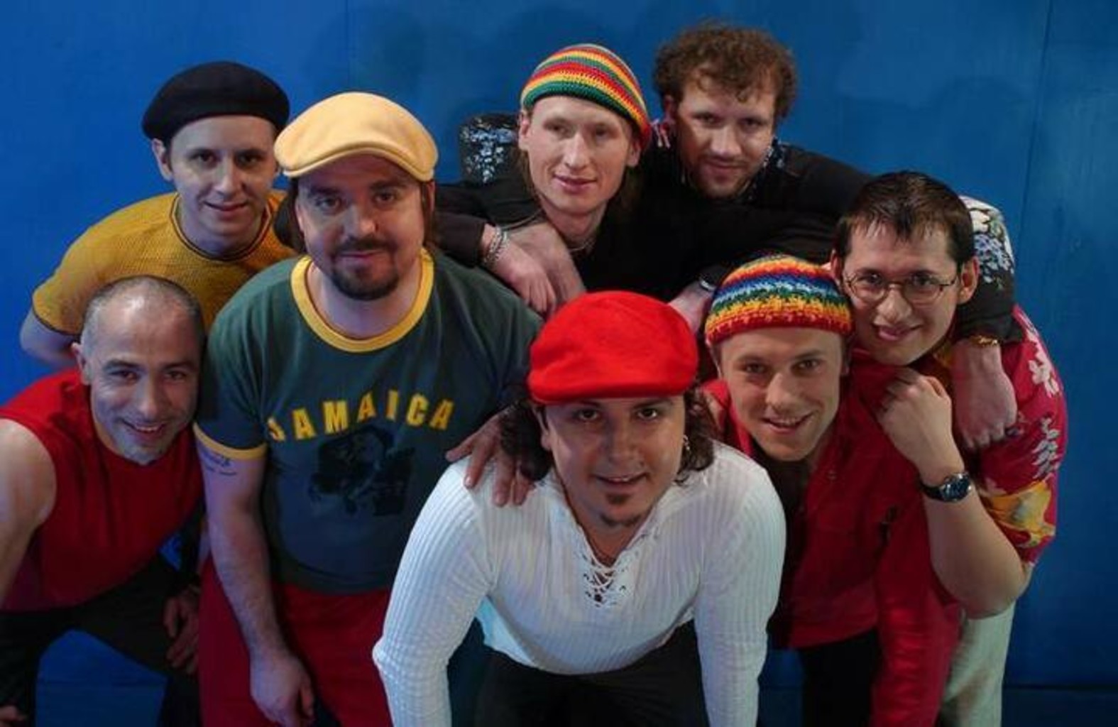Группа Ляпис Трубецкой на съемках клипа "Ласточки" 31 марта 2003 года. Фото: lyapis.narod.ru