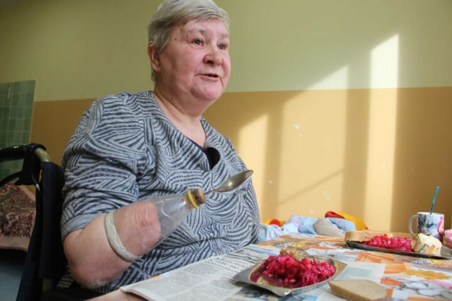 Ирина Кравченко, попавшая под комбайн в октябре 2019 года в Дзержинском районе, во Фрунзенской участковой больнице. Апрель 2024 года. Фото: dzr.by