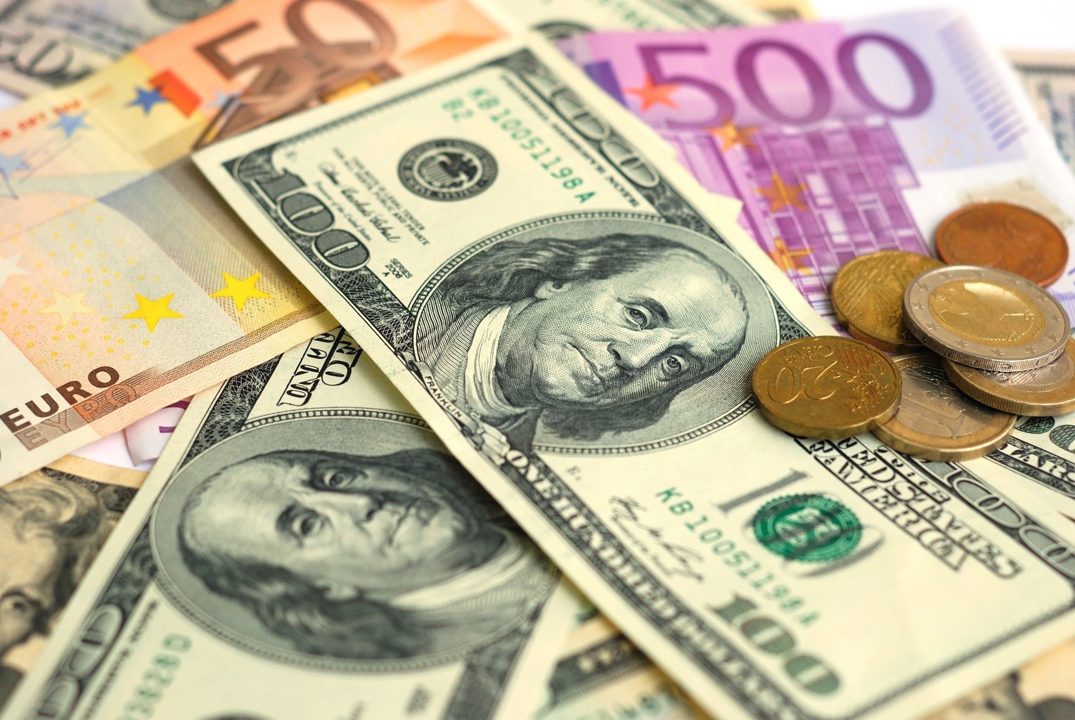Доллар евро российский. Иностранная валюта. Доллар и евро. Доллар фото. Иностранная валюта евро.
