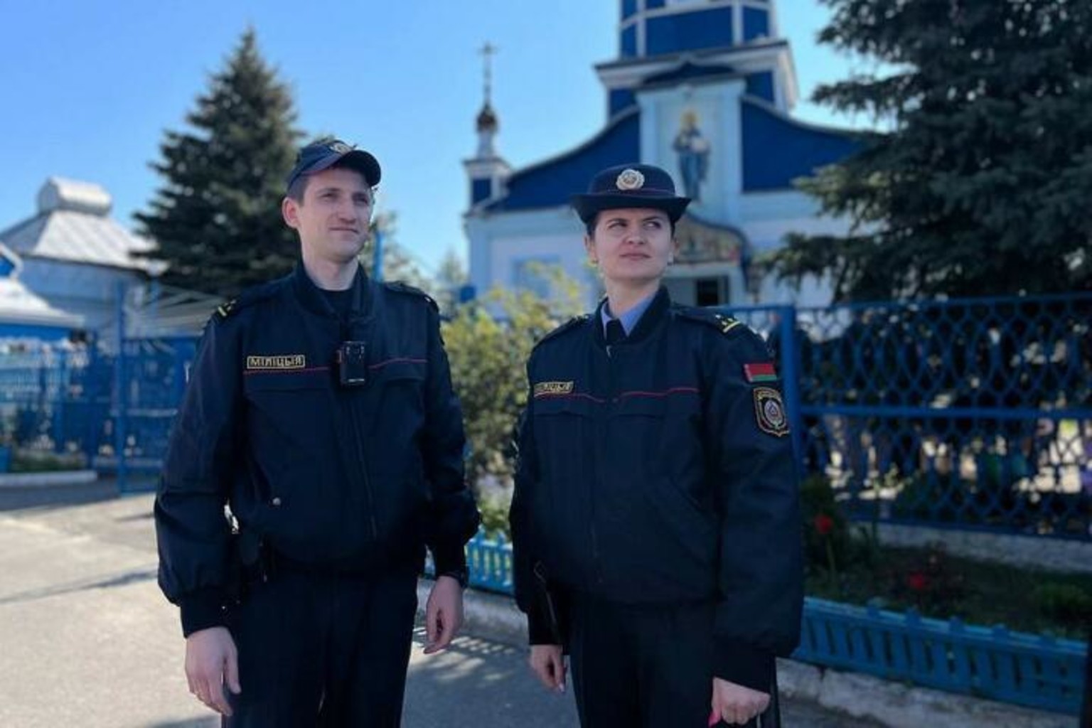 Милиционеры у церкви в Вербное воскресенье 28 апреля 2024 года. Фото: МВД
