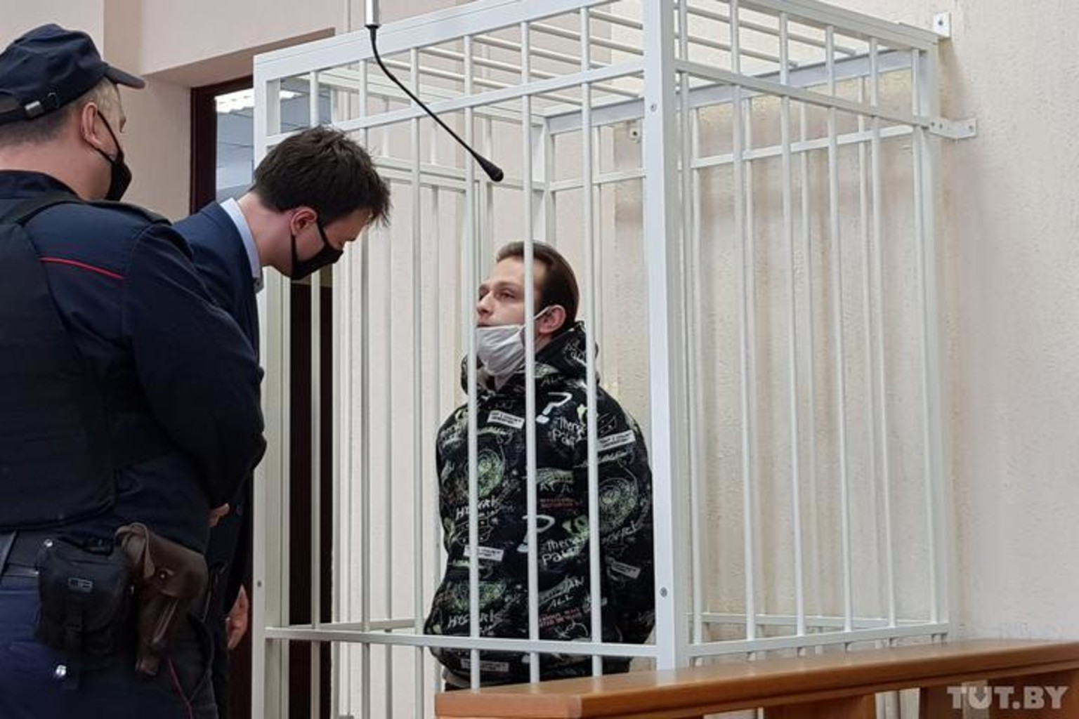 Тиму белорусских отпустили. Тима белорусских в тюрьме. ОМОН В суде.