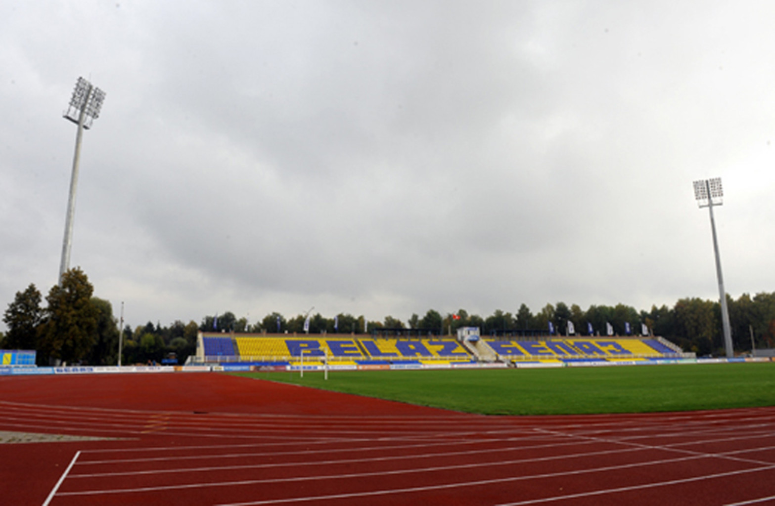 Летний стадион. Стадион Торпедо Жодино. Стадион Торпедо БЕЛАЗ Жодино. Жодино Белоруссия стадион футбольный. Стадион Торпедо Жодино вид сверху.