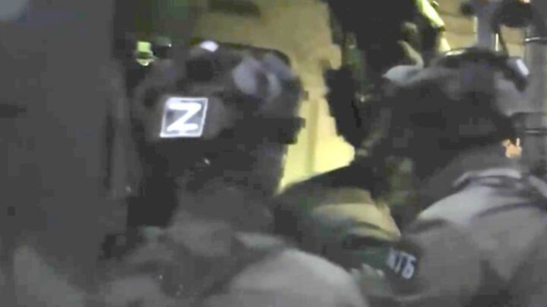 Один из спецназовцев, участвовавших в перевозке "диверсантов". Скриншот с сайта Reform.by