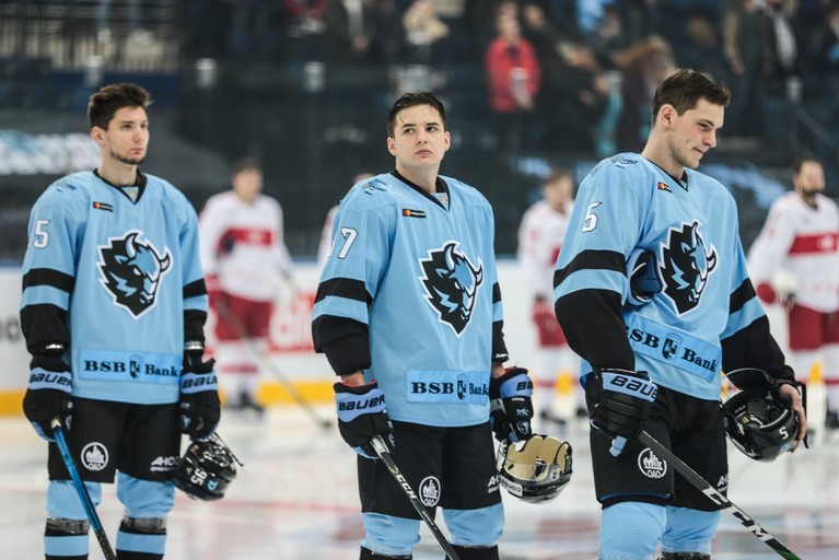  Хоккеисты минского «Динамо» проиграли московским динамовцам, дважды пропустив в пустые ворота