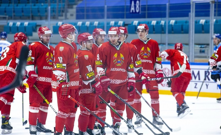 Сборная Беларуси, проиграв олимпийской команде России, финишировала последней на хоккейном турнире в Казахстане