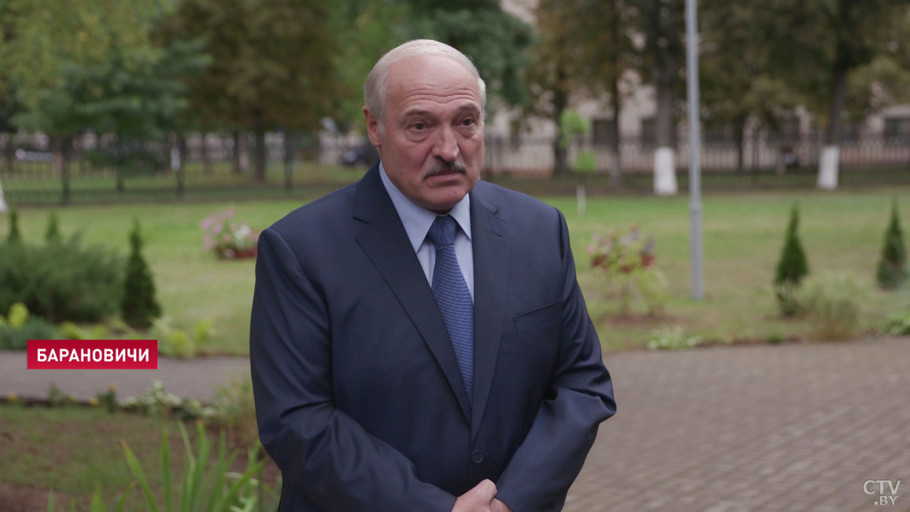 Журналисты посчитали, сколько раз с 1994 года Лукашенко обещал не держаться за власть