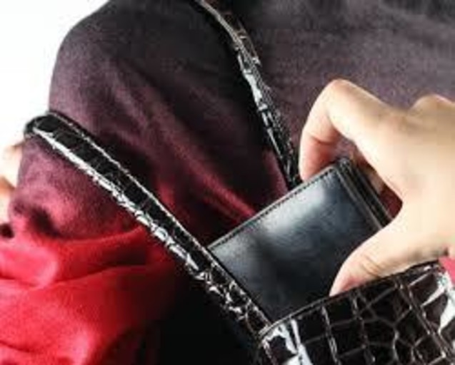 В Жодино мужчина украл кошелек у посетительницы «Поляны»