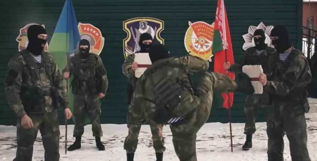 Десантники разбивали БЧБ-предметы, чтобы поздравить Лукашенко с 23 февраля