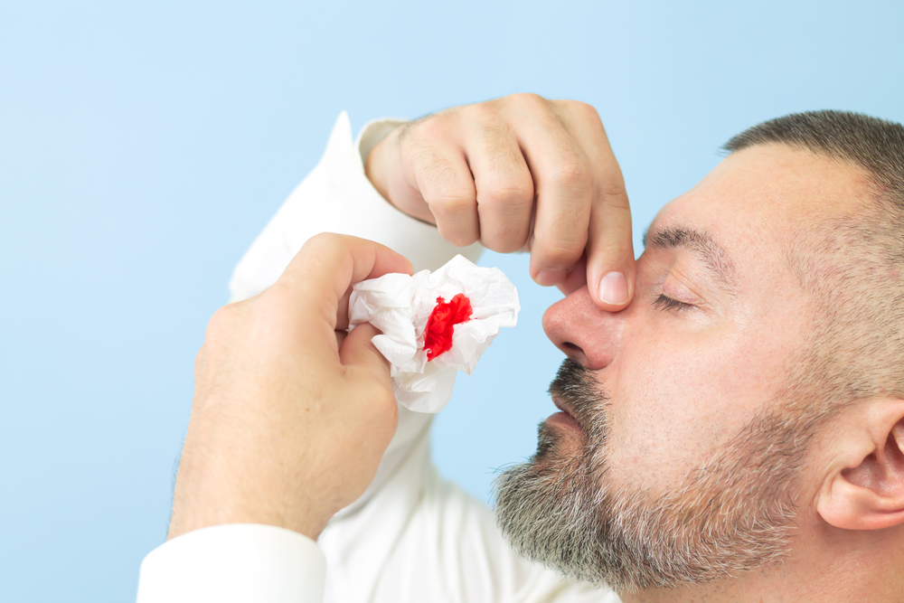Почему кровь идет со рта: причины и способы остановки