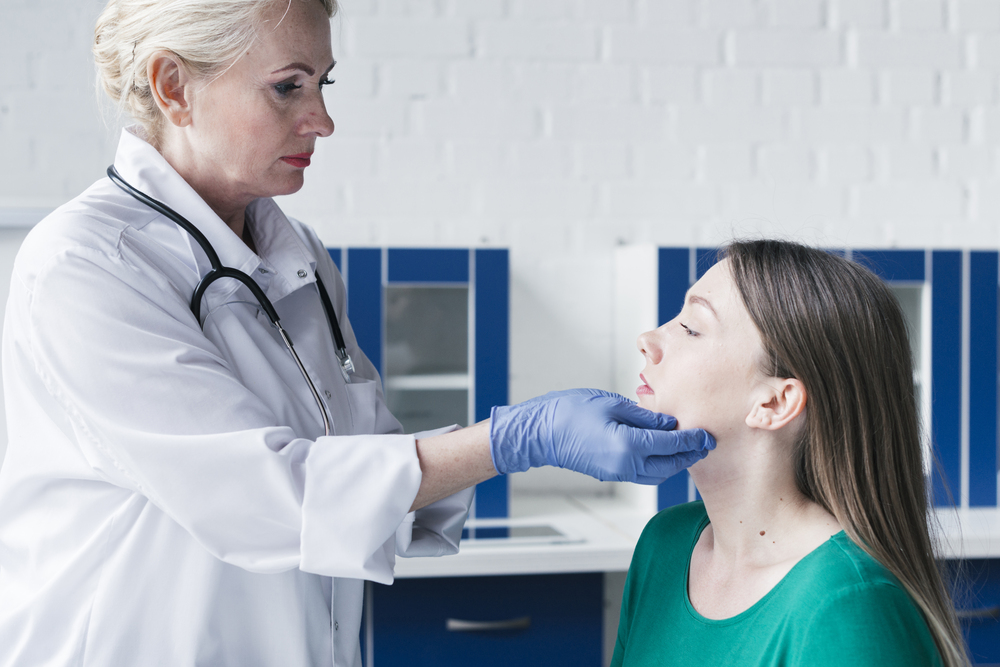 Носовое кровотечение: причины возникновения у взрослых и детей