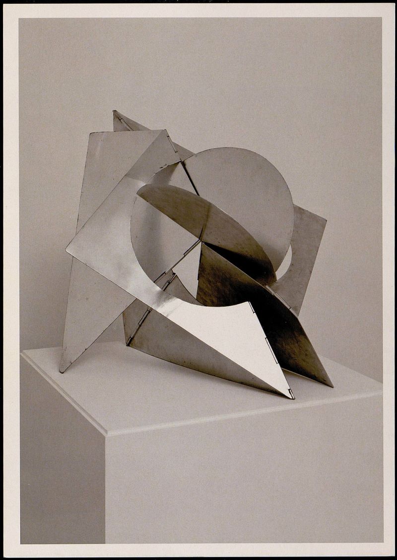 Лигия Кларк. Существо. Пространственная птица, 1960
