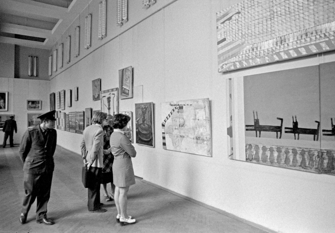 Вид «дискуссионной» выставки в зале МОСХ на Беговой. Москва