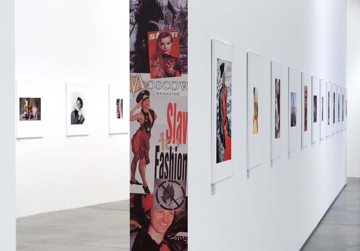 Выставка «Альтенативная мода до прихода глянца, 1985–1995» в Центре современной культуры «Гараж». Виды экспозиии