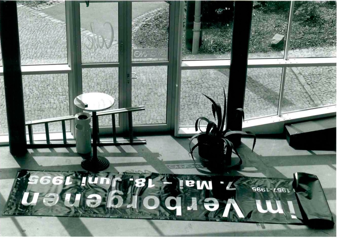 Фотографии с монтажа выставки “Kunst im Verborgenen. Nonkonformisten. Russland 1957–1995”