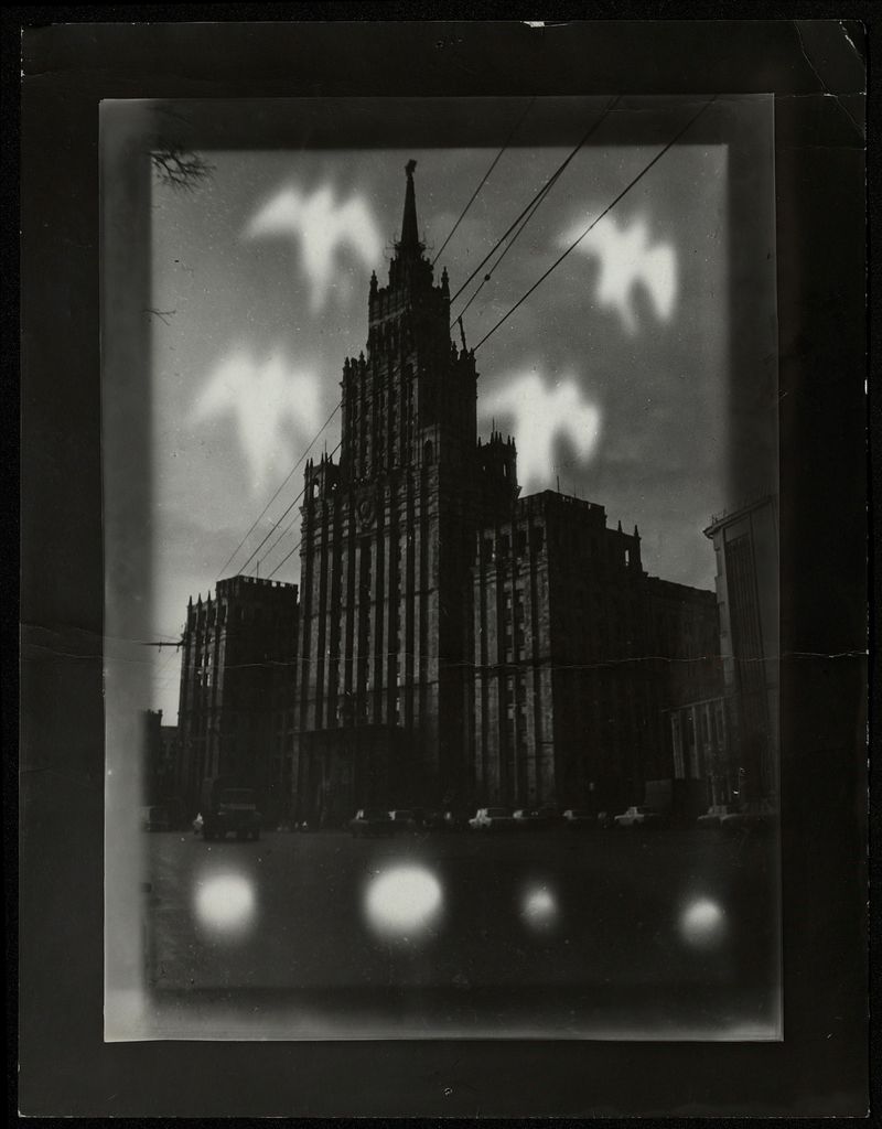 Фотография Вадима Фишкина Высотного здания на площади Красных Ворот