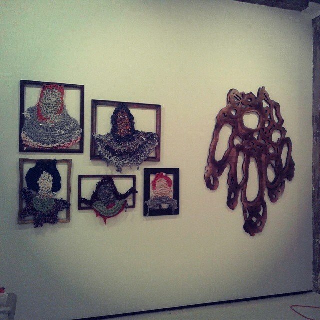 Работа Анны Минеевой и Марии Беловой «Портрет семьи» на выставке BRURAL. Skin of Liberty, Fractured & re‑Structured
