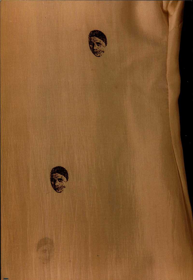 Фрагмент платья с изображением портретов Лили Брик из проекта «Магазин утопической одежды» группы «Фабрика найденных одежд»