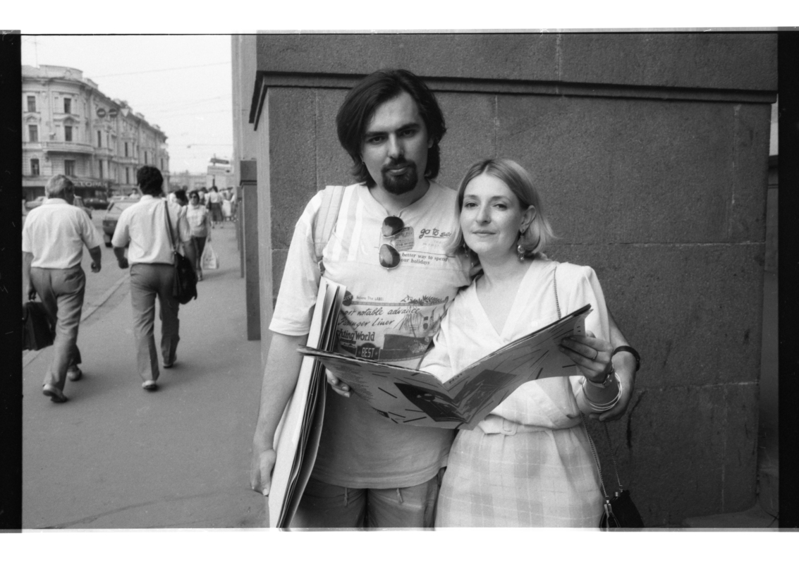 Михаил Молочников и Илона Гансовская с журналом