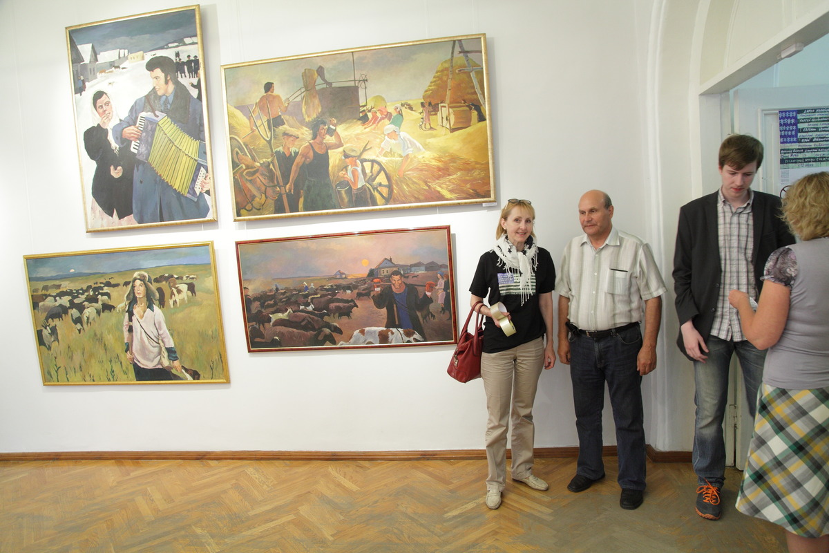 Виды экспозиции и работы на выставке «Соединённые Штаты Сибири» в Томске