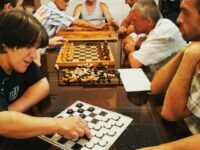 Кружковое занятие по игре в шахматы и шашки
