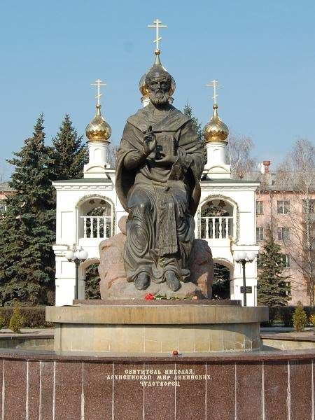 Памятник Николаю Угоднику